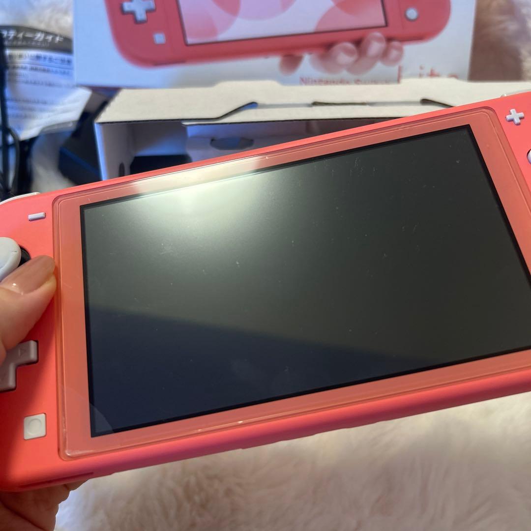 美品！Nintendo Switch Lite コーラル