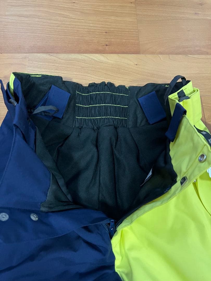 新品未使用/PHENIX/Mサイズ スキーパンツ　ネイビー/イエロー