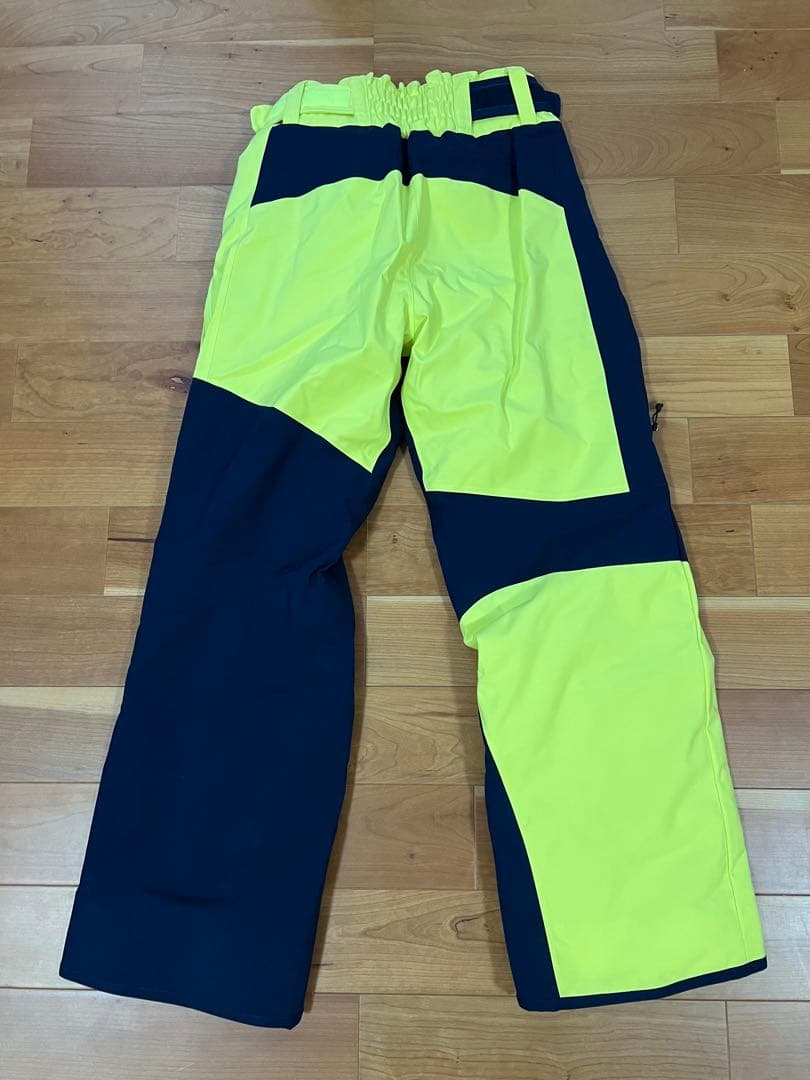 新品未使用/PHENIX/Mサイズ スキーパンツ　ネイビー/イエロー