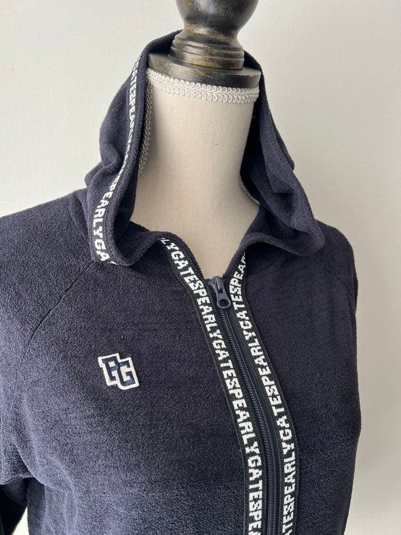 パーリーゲイツ　ネイビーロゴラインパーカー