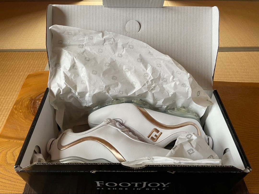 【新品】FootJoy ゴルフシューズ 女性用 ホワイト/ゴールド　23.5cm