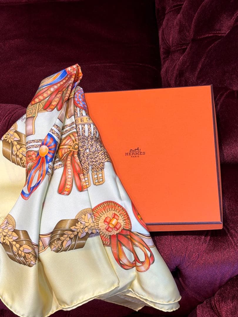 HERMES エルメス カレ90 馬のリボン飾り スカーフ