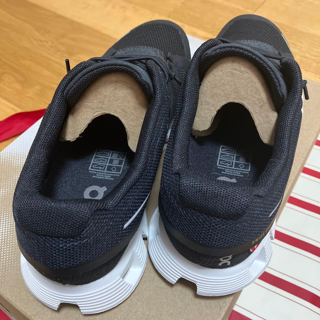On ブラック スニーカー ランニングシューズ