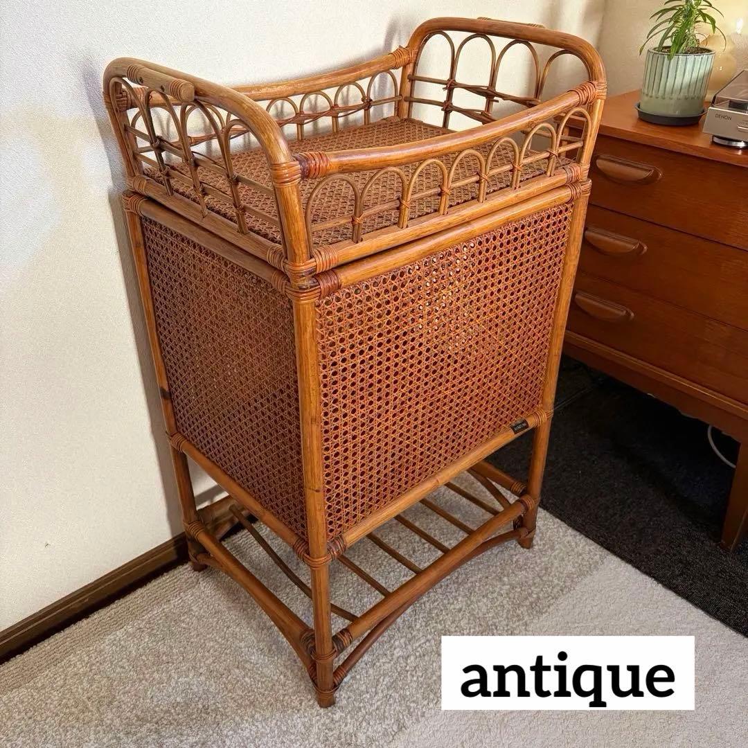 アンティーク／ラタン／シェルフ／ラック／籐家具／ランドリー