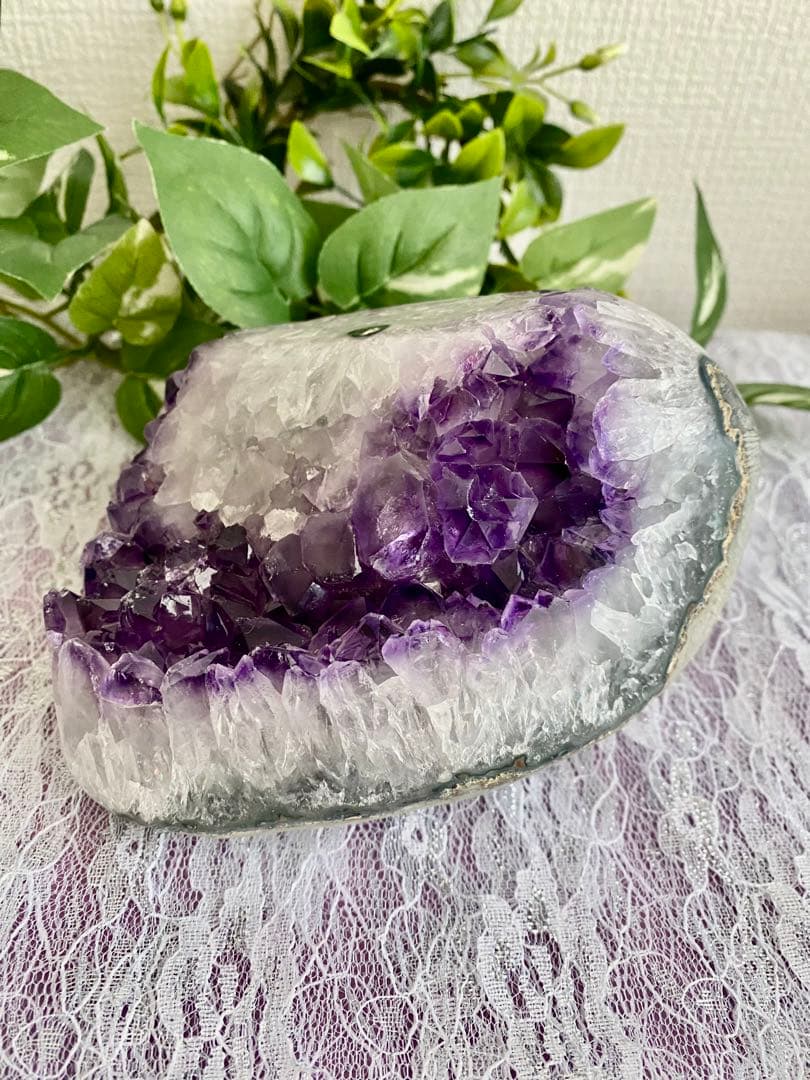 特価‼️希少価値！虹つき⭐︎可愛いお花が付いている、アメジスト♪