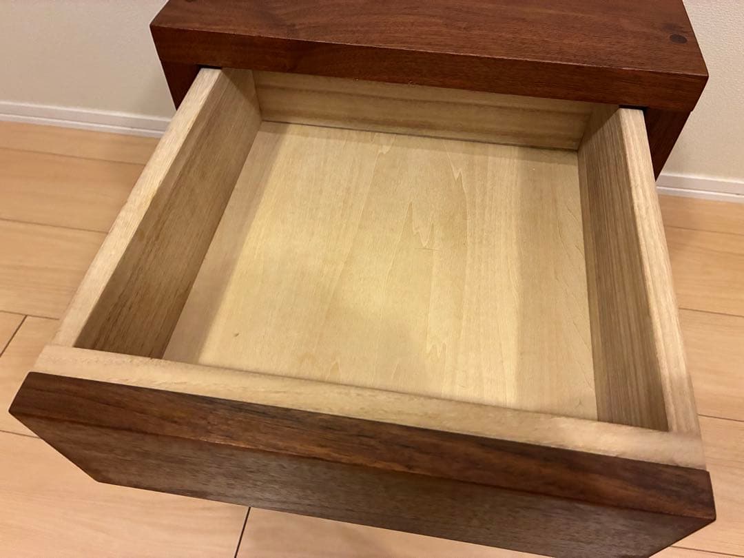 サイドテーブル・ナイトテーブル・ローテーブル MASTERWAL MORELESS NIGHT TABLE