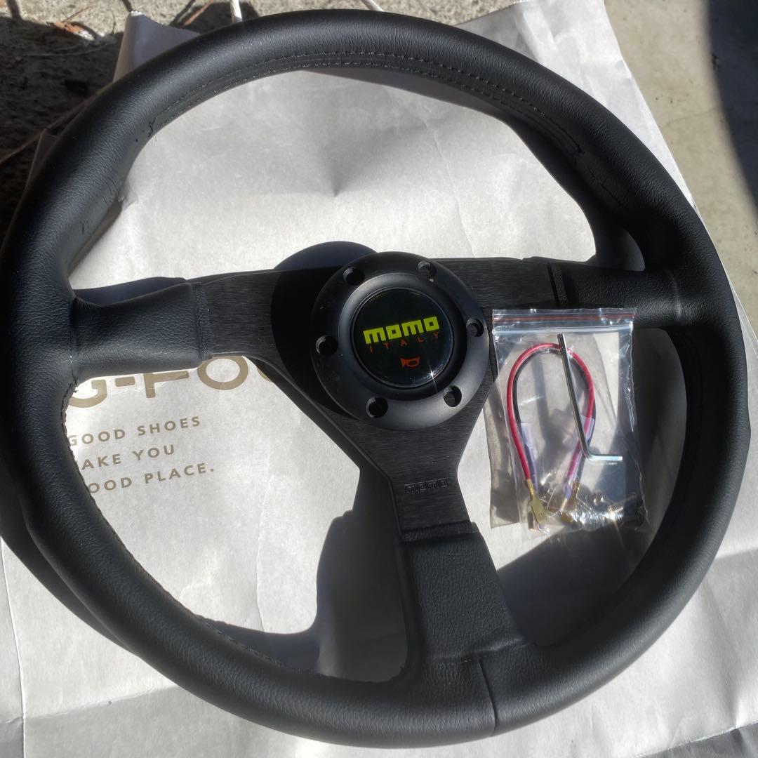 MOMO ステアリングホイール 未使用 箱あり MOMO ステアリングホイール