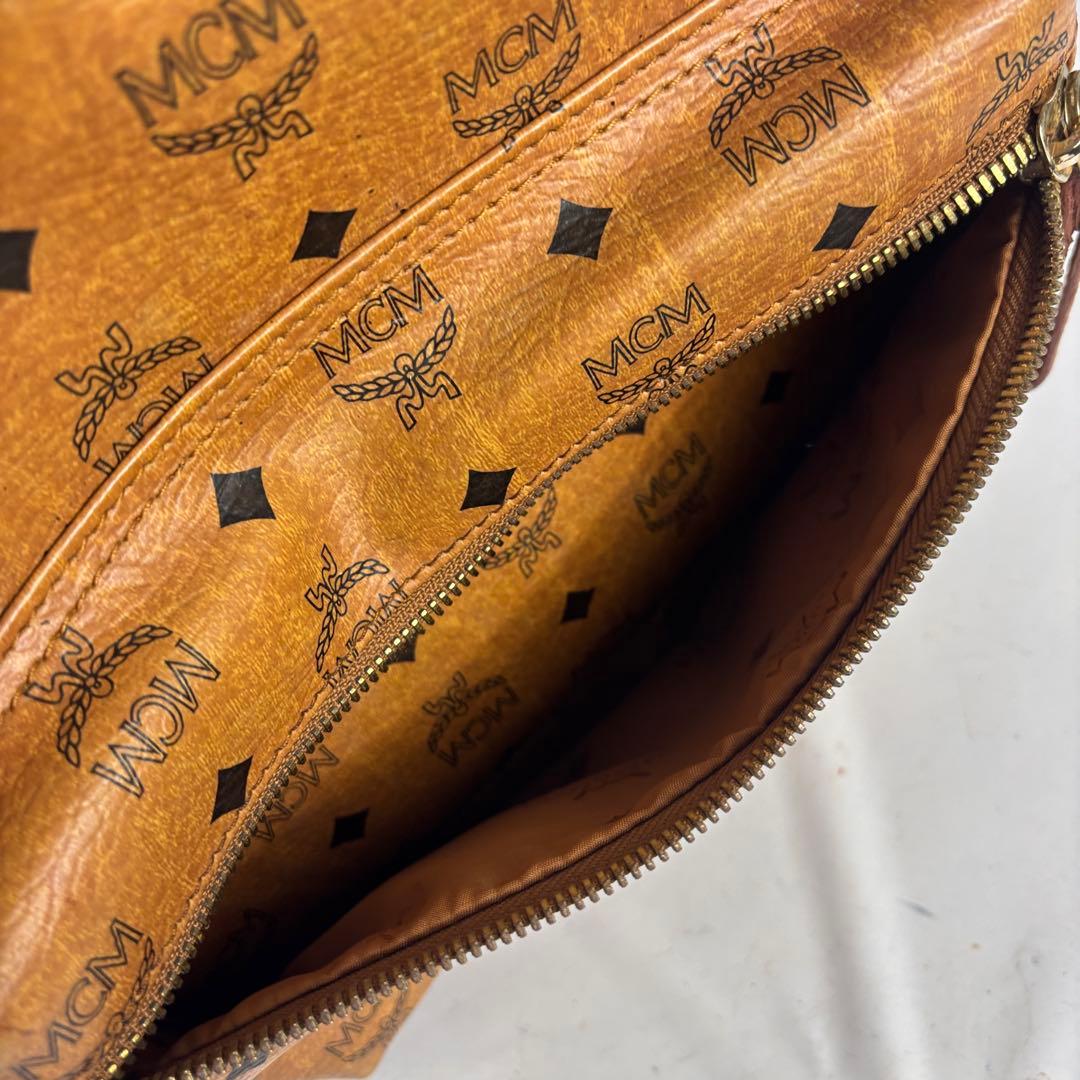 MCM スタッズ付き ブラウン 系　キャメル　リュックパック