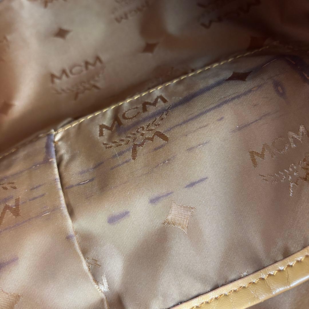 MCM スタッズ付き ブラウン 系　キャメル　リュックパック