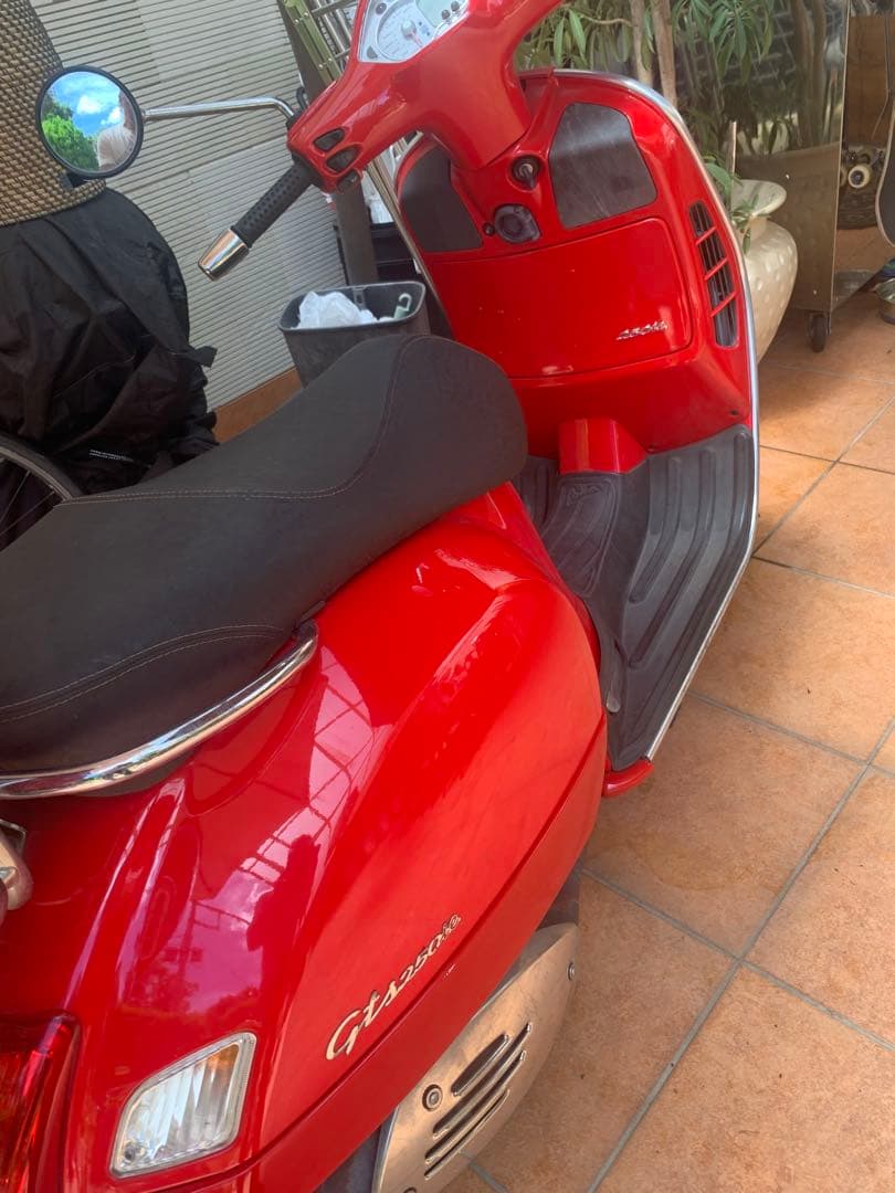 Vespa GTS 赤 スクーター