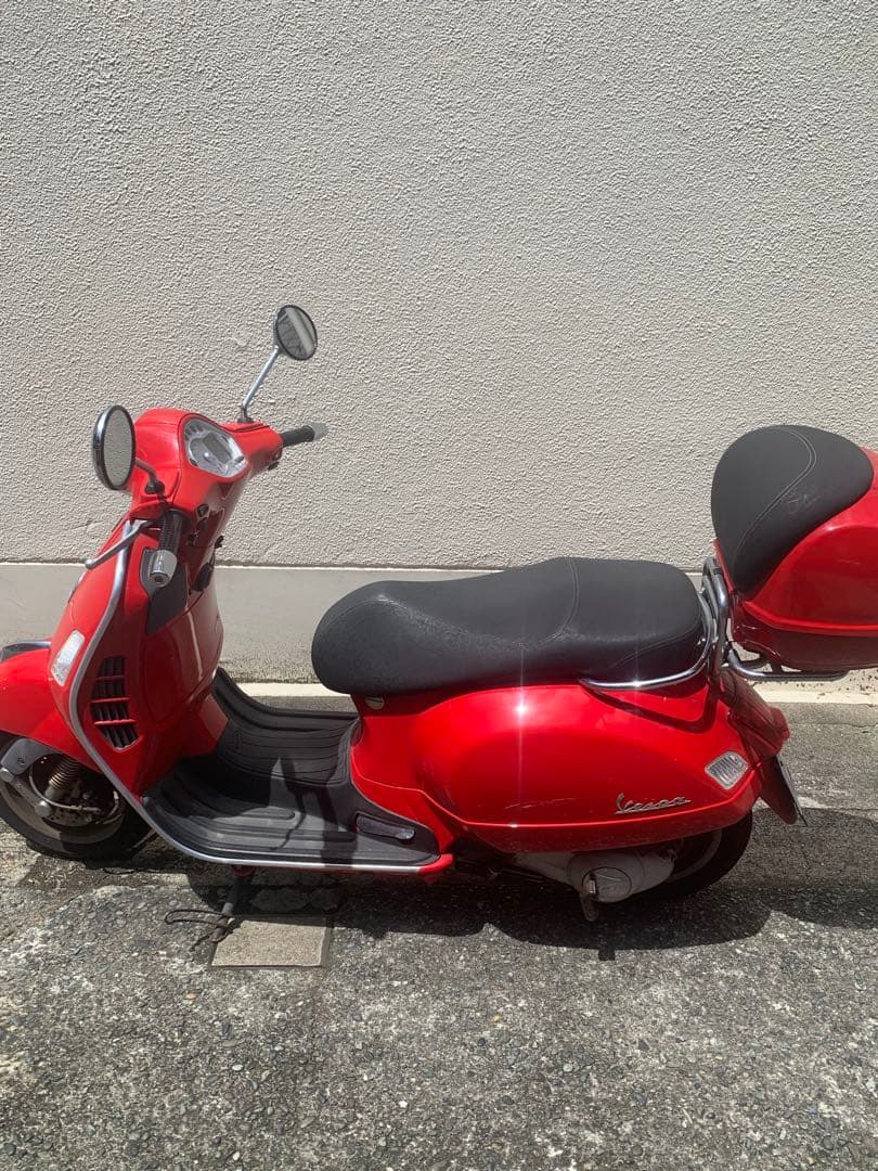 Vespa GTS 赤 スクーター