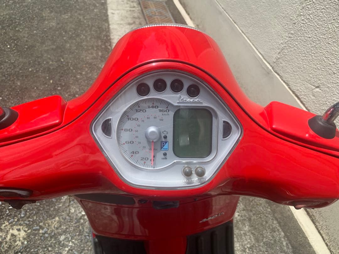 Vespa GTS 赤 スクーター