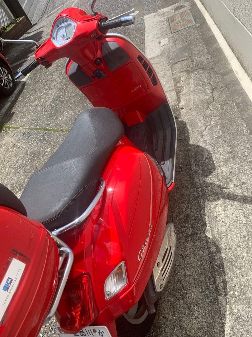 Vespa GTS 赤 スクーター