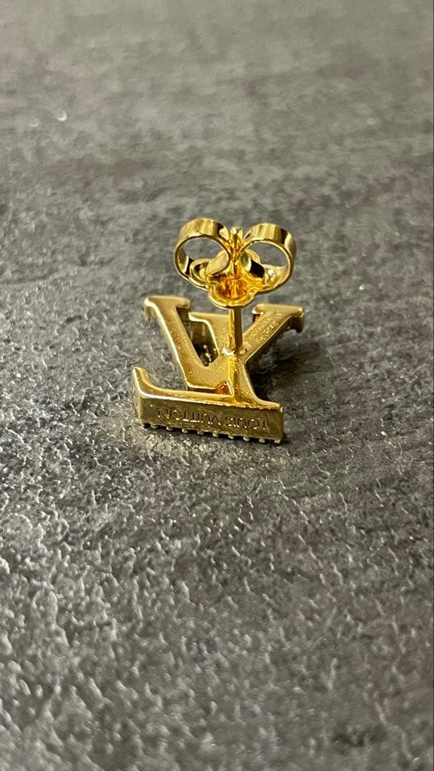 LVロゴ ストーン付きピアス(片耳用)