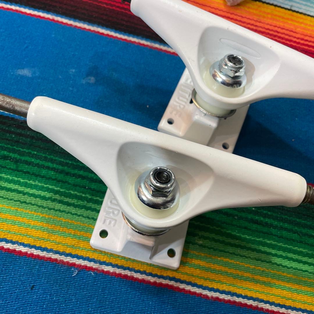 ベンチャーDeluxe Productions スケートボードトラック5.2HI