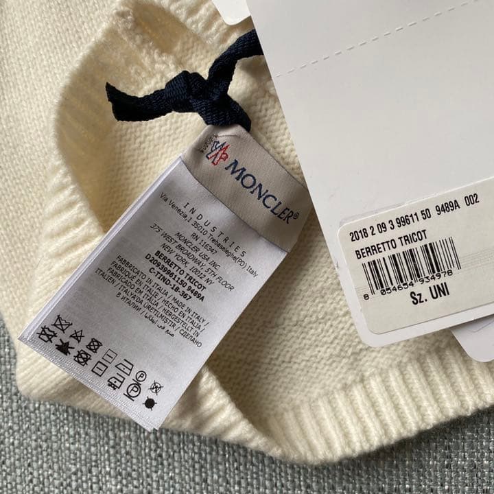 新品未使用 モンクレール 白 ニット帽 ロゴ オフホワイト