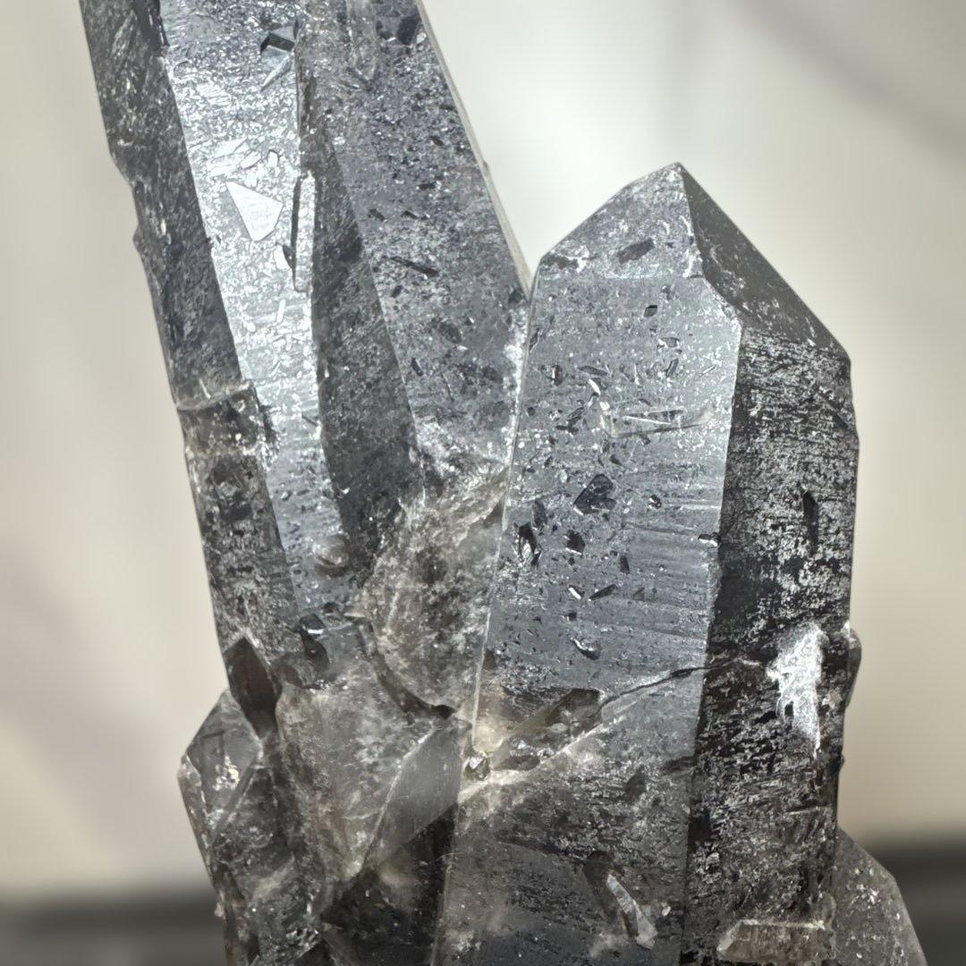 【魔除け】モリオン原石 群晶 台座付 28cm 1.7kg 天然黒水晶