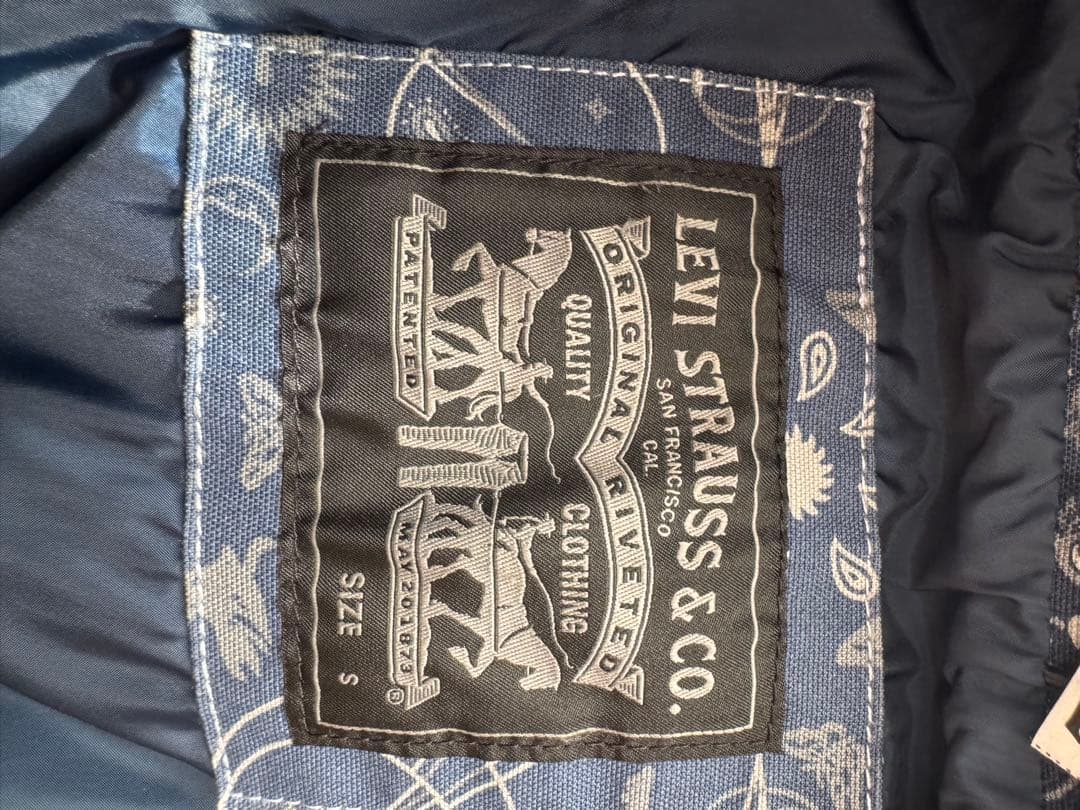 値下げ中】Levi's デニムダウンジャケット バンダナ柄 S ショート丈