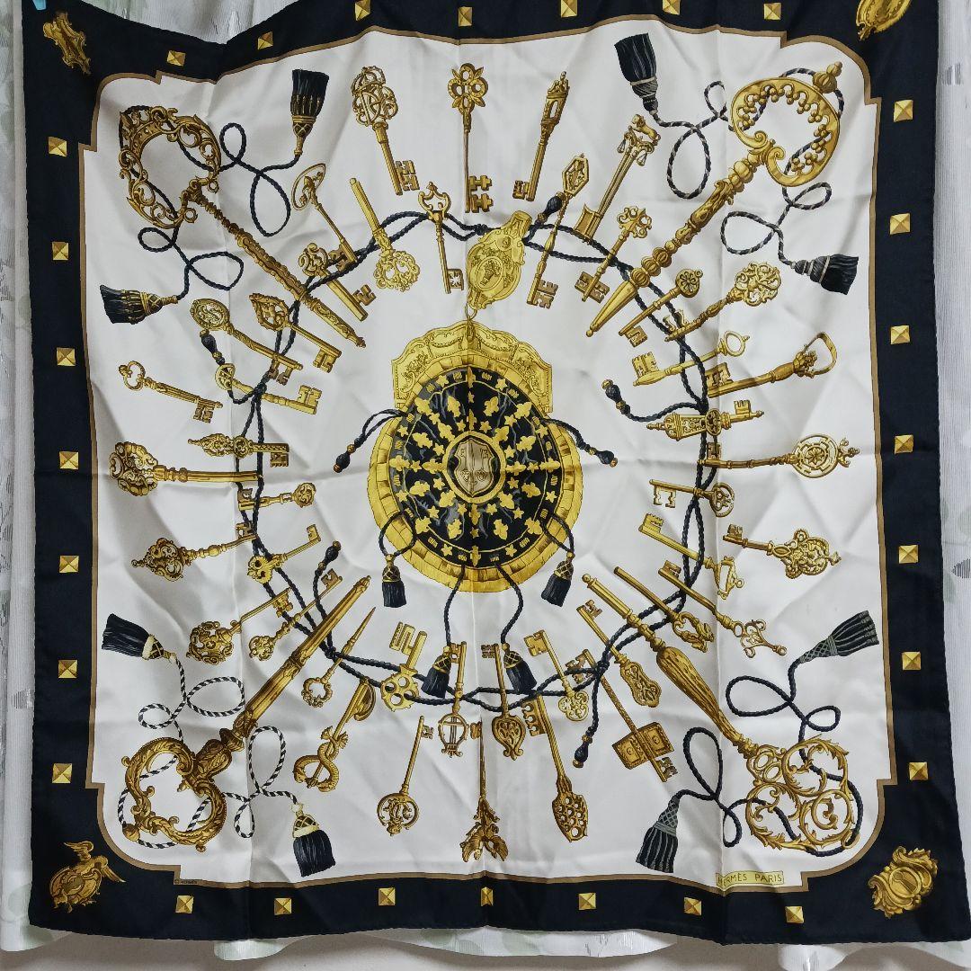 HERMES エレガントな鍵デザインのシルクスカーフ - メルカリ