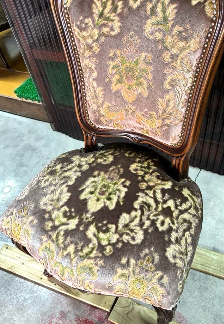 N2279 カリモク　ドマーニ　金華山　ルイ15世　鋲打ち　ダイニングチェア