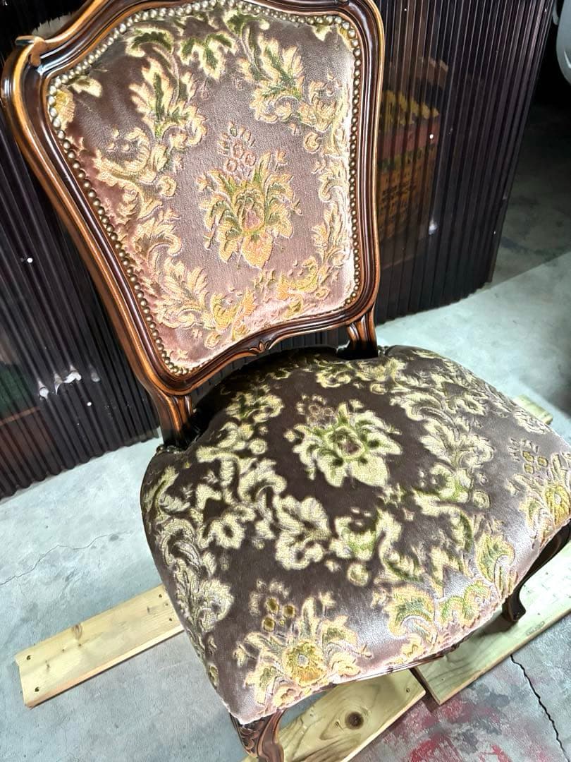 N2279 カリモク　ドマーニ　金華山　ルイ15世　鋲打ち　ダイニングチェア