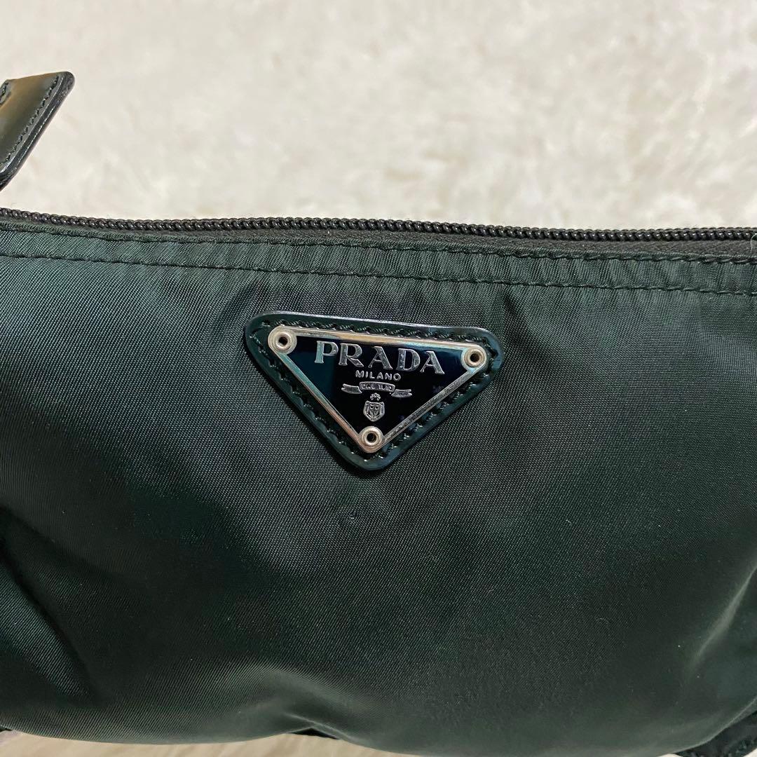 美品【PRADA】プラダ ポーチ マチ無し 三角ロゴ ダークグリーン 227