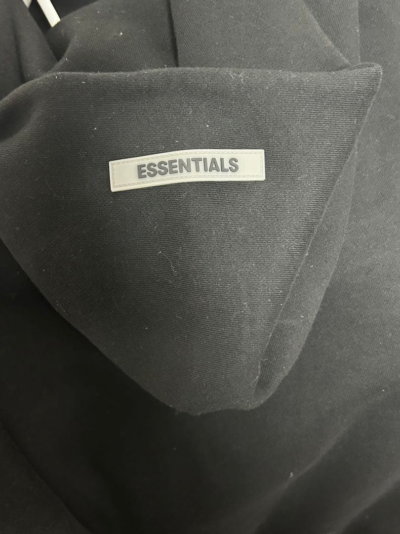 ESSENTIALS フーディー