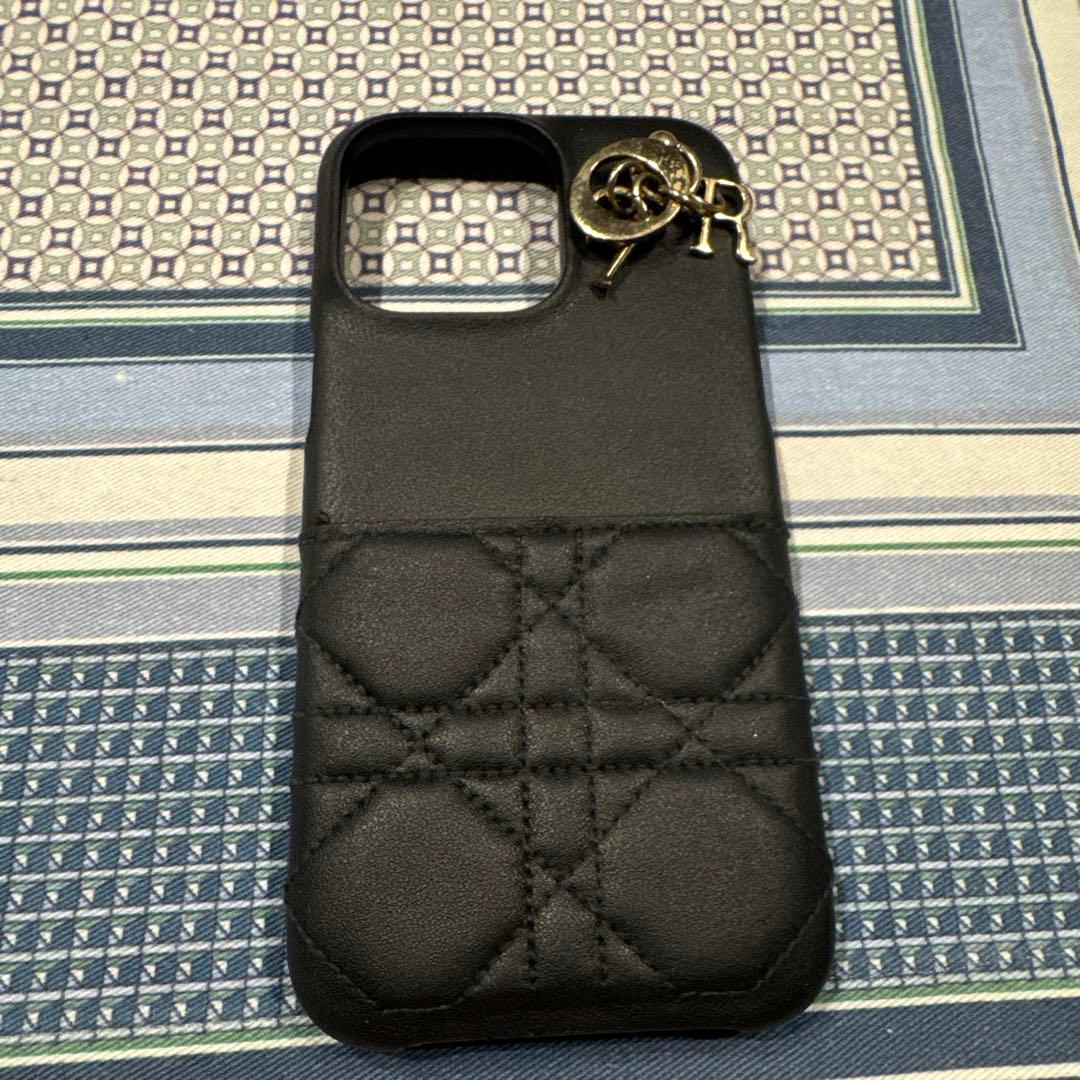 ディオールブラック キルティング iPhoneケース チャーム付き