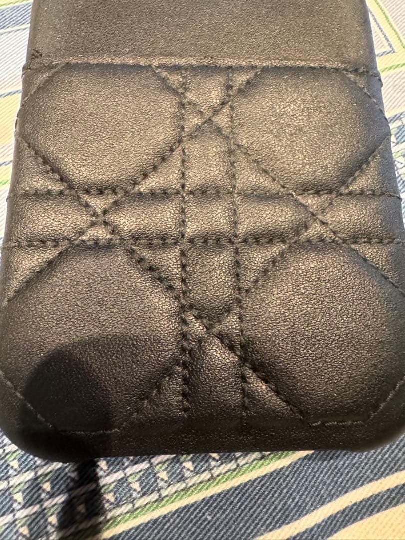 ディオールブラック キルティング iPhoneケース チャーム付き