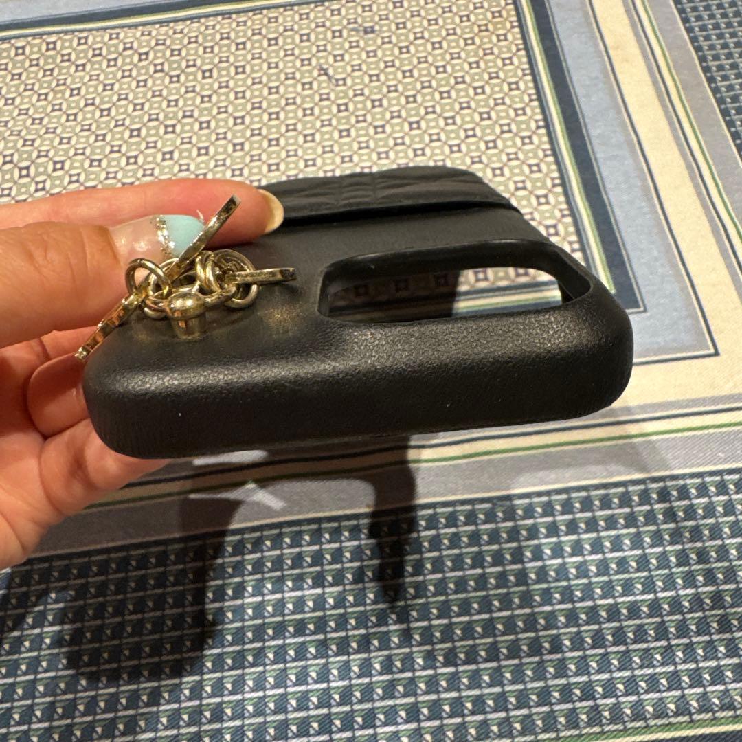 ディオールブラック キルティング iPhoneケース チャーム付き