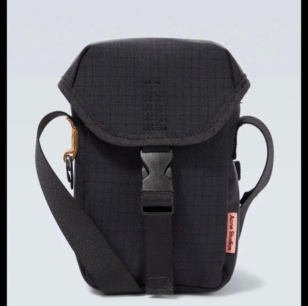 ブラック ショルダーバッグ