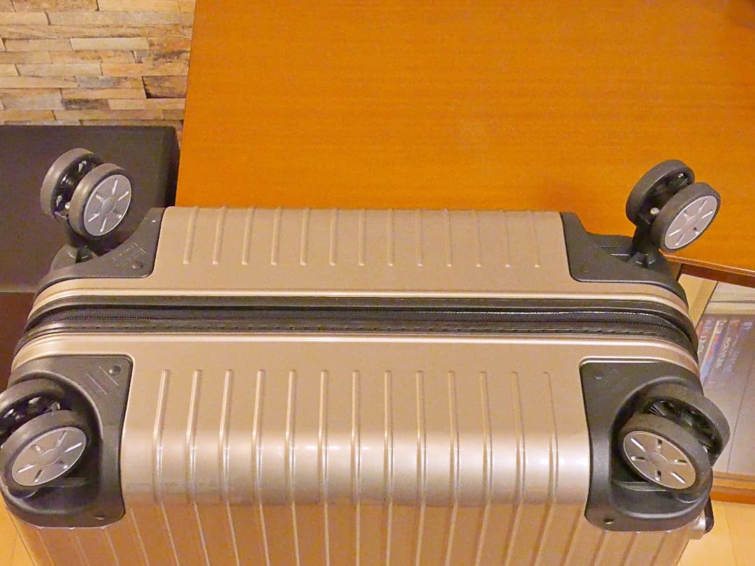 GW特価　美品　RIMOWA リモワ サルサ 4輪 シルバー キャリー　TSA