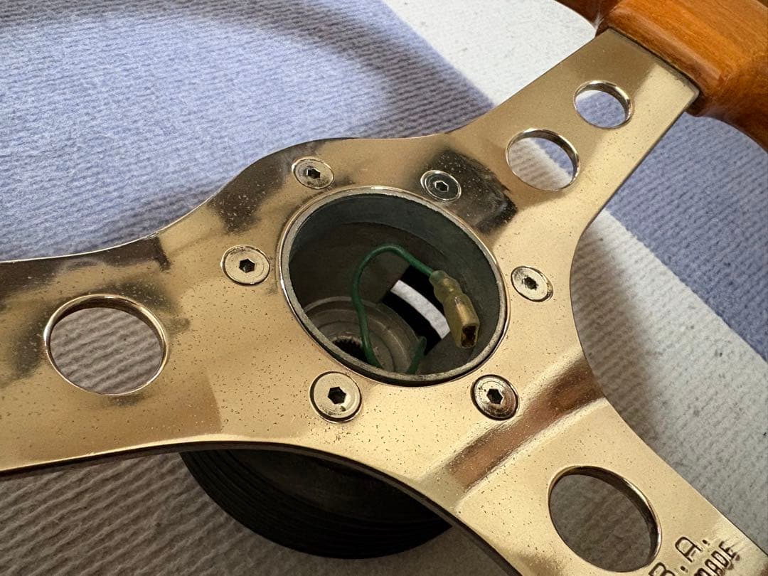 OBAステアリング　希少丸穴32.5パイ　ボス付き