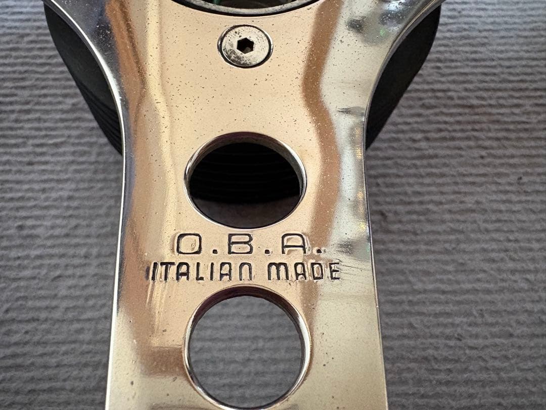 OBAステアリング　希少丸穴32.5パイ　ボス付き