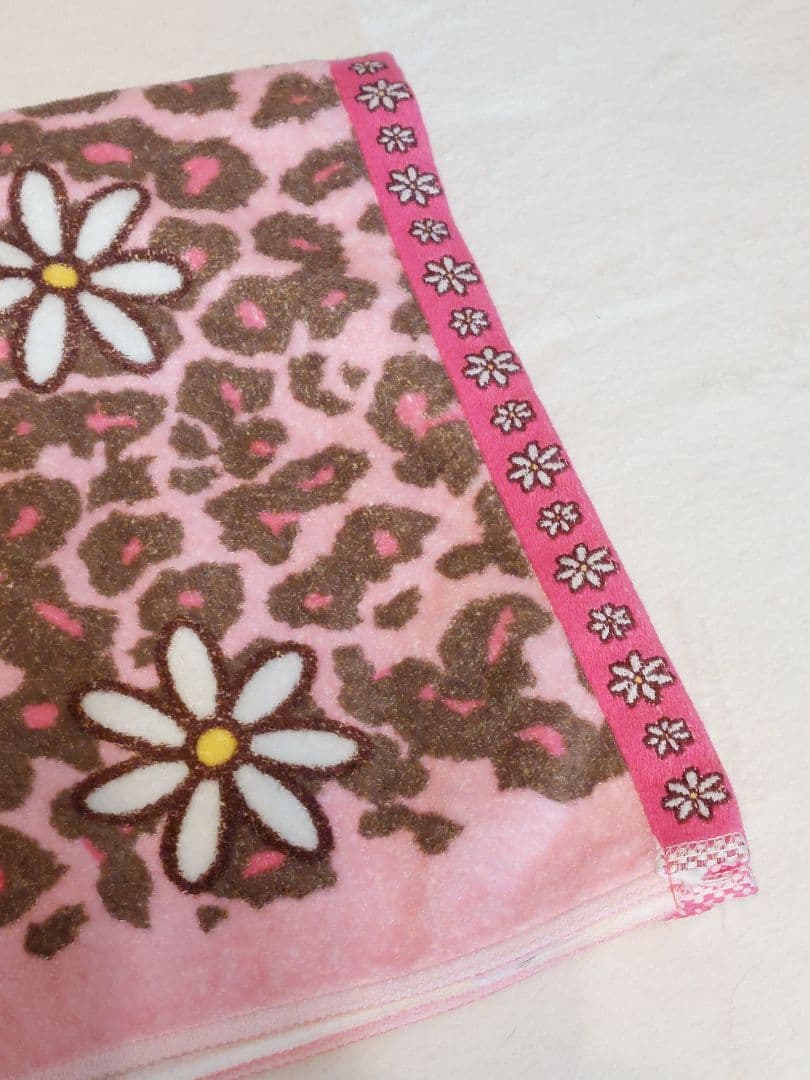 d*9様 激レア　1998年　ヒョウ柄 サンリオ　ハローキティ バスタオル　Vi