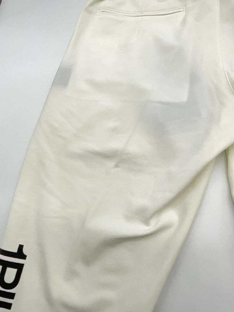 サイズM【未使用】1PIU1UGUALE3 GOLF タックパンツ ホワイト