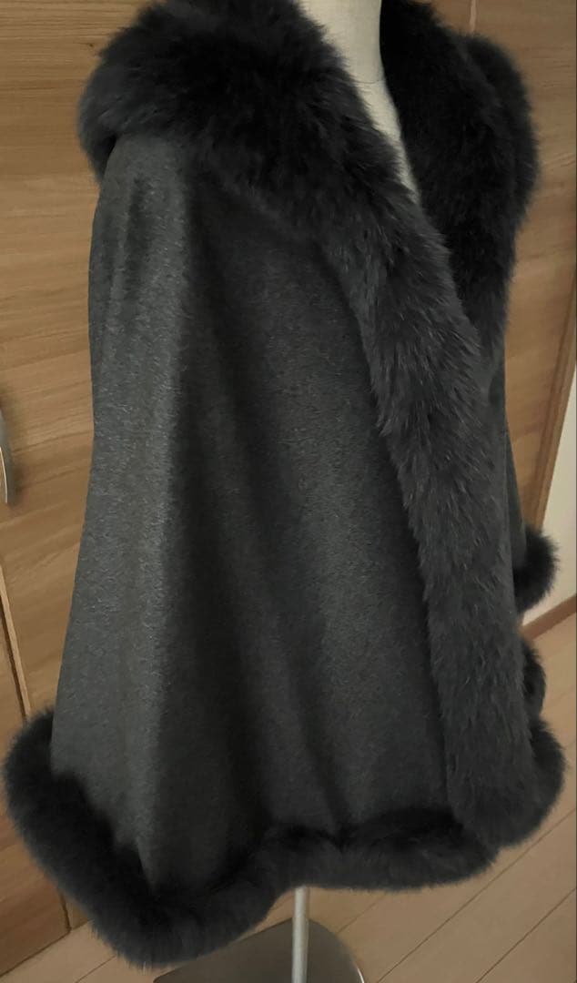 カシミヤ100%襟フォックスファー付きダークグレー ポンチョ美品肌触り抜群