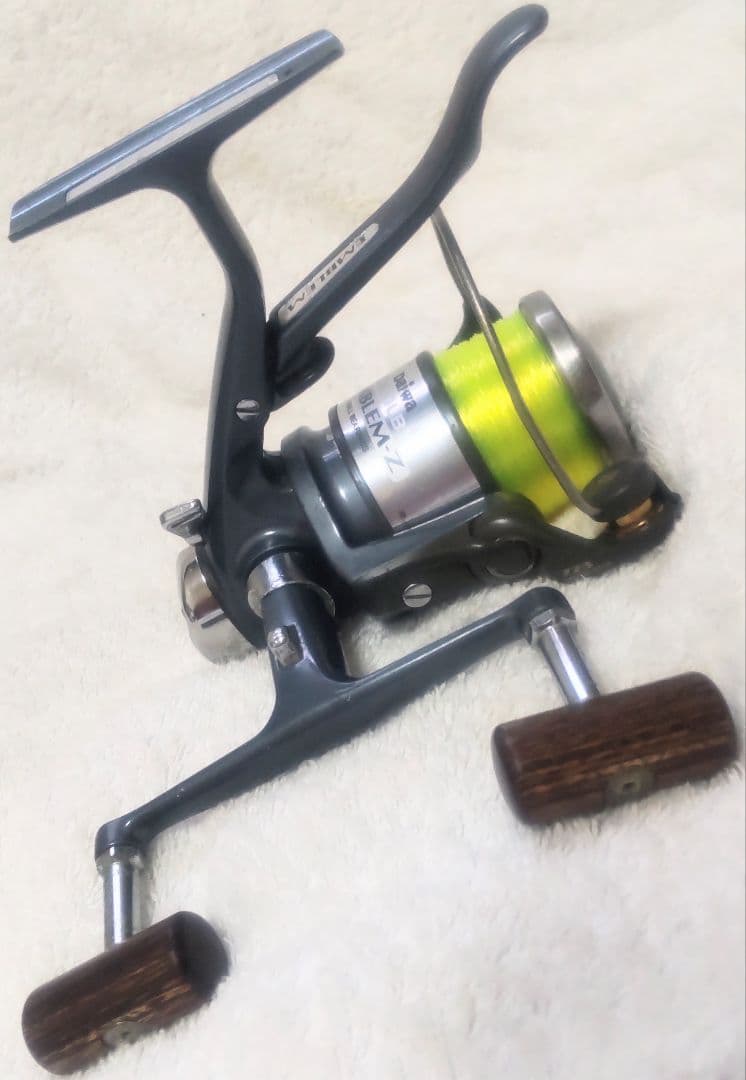 ダイワエンブレムZ2500LBレバーブレーキリールダブルハンドル！新品
