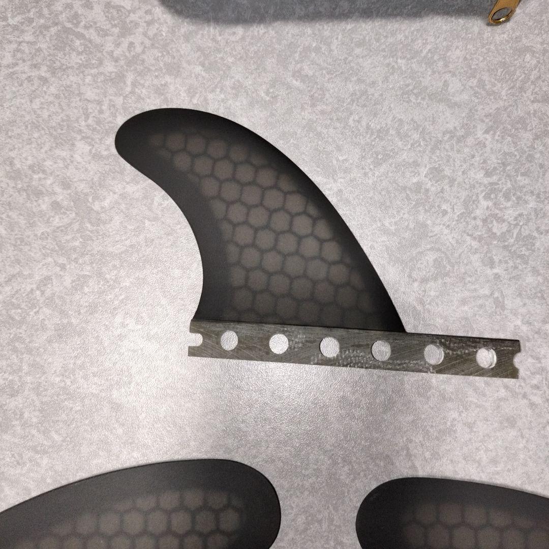 AU FINS KILOS ２＋１ フューチャー ツイン スタビ キール