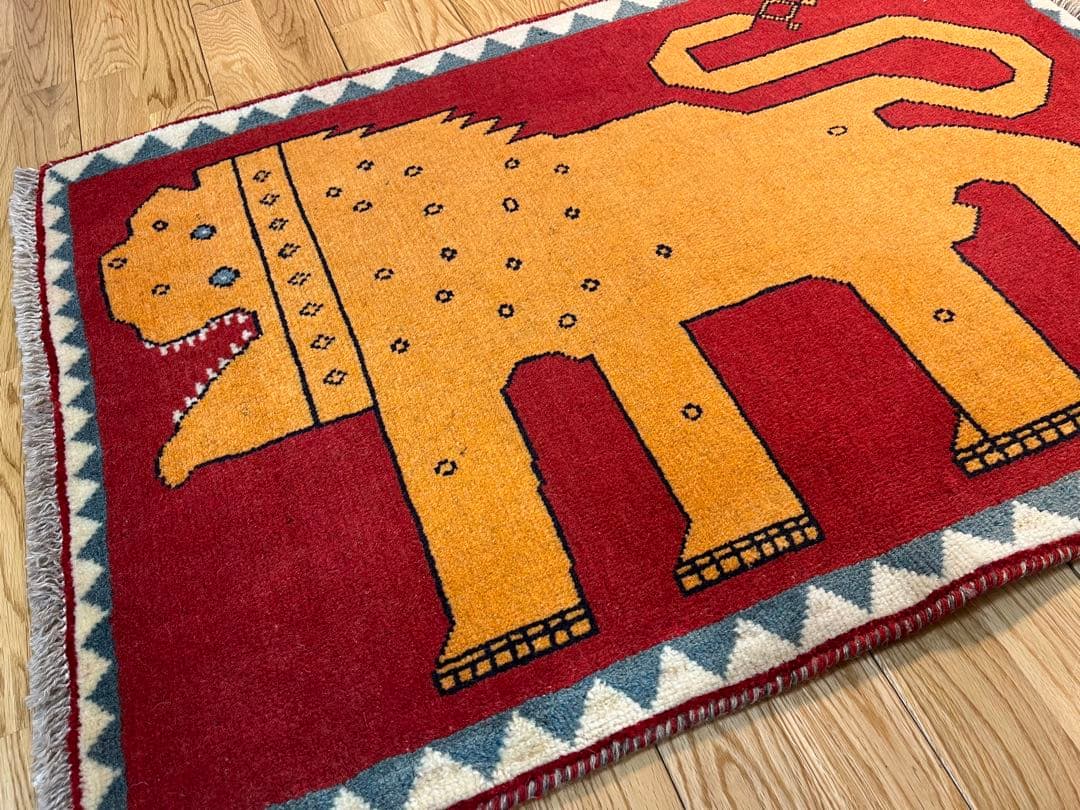 トライバルラグ　アマレバフト　95×65 茜色　ライオン