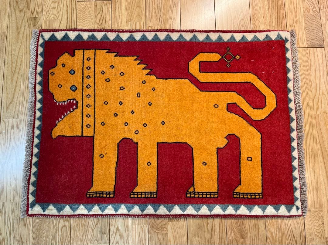 トライバルラグ　アマレバフト　95×65 茜色　ライオン