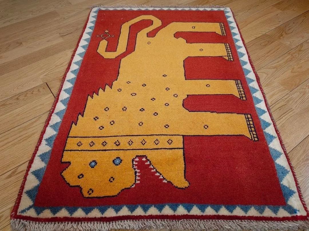 トライバルラグ　アマレバフト　95×65 茜色　ライオン