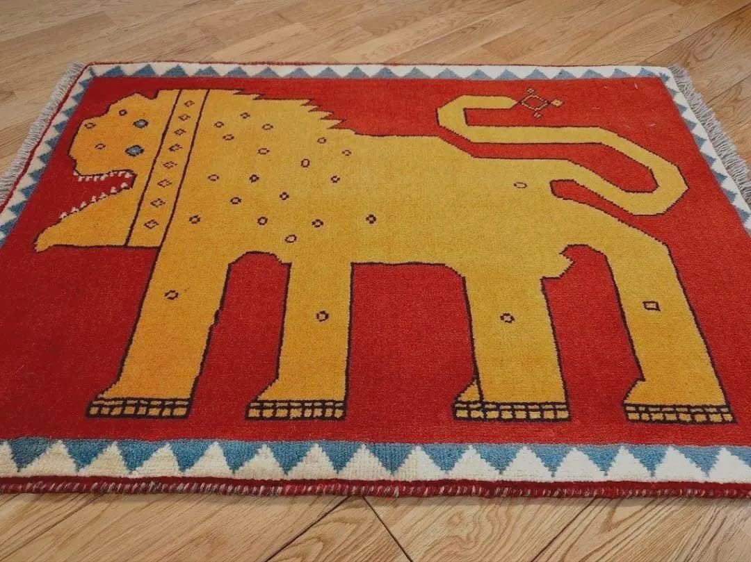 トライバルラグ　アマレバフト　95×65 茜色　ライオン