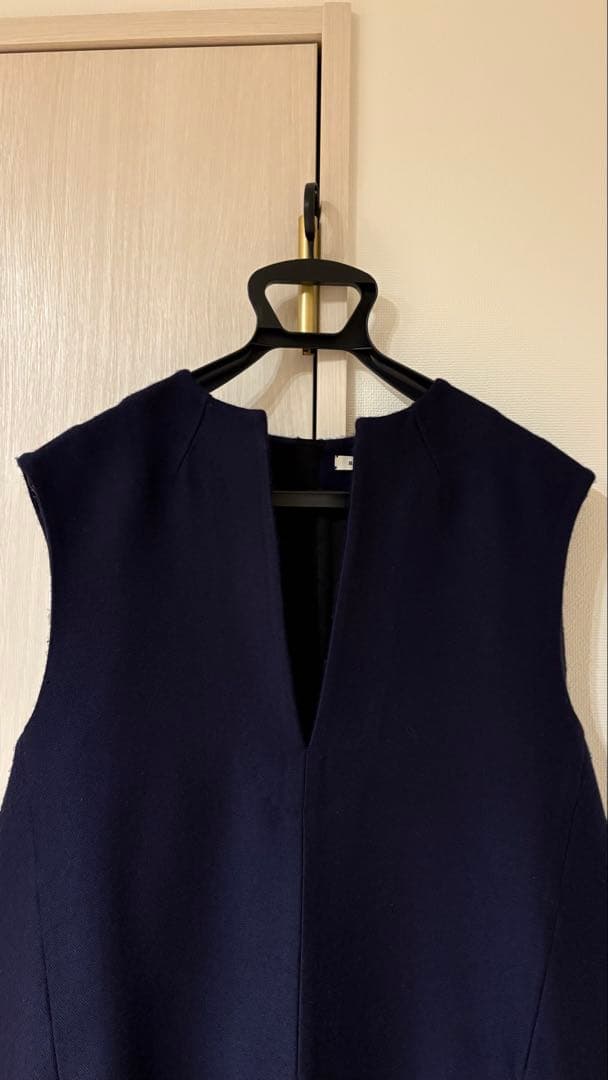 ★美品【BLAMINK】 Vネックノースリブワンピース (NAVY)