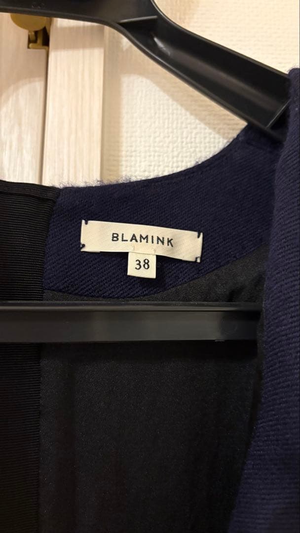 ★美品【BLAMINK】 Vネックノースリブワンピース (NAVY)