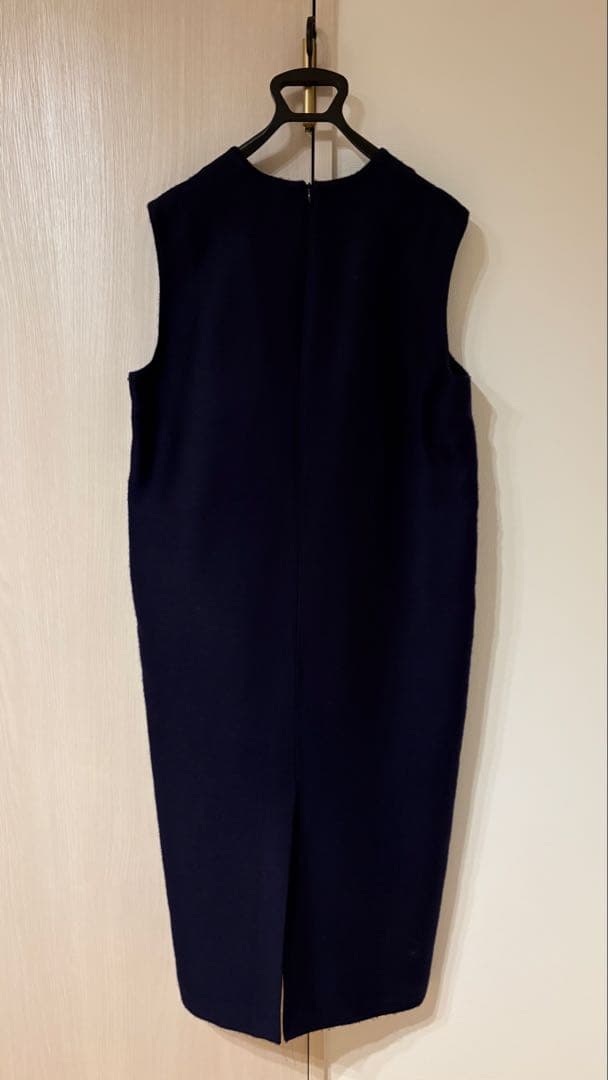 ★美品【BLAMINK】 Vネックノースリブワンピース (NAVY)