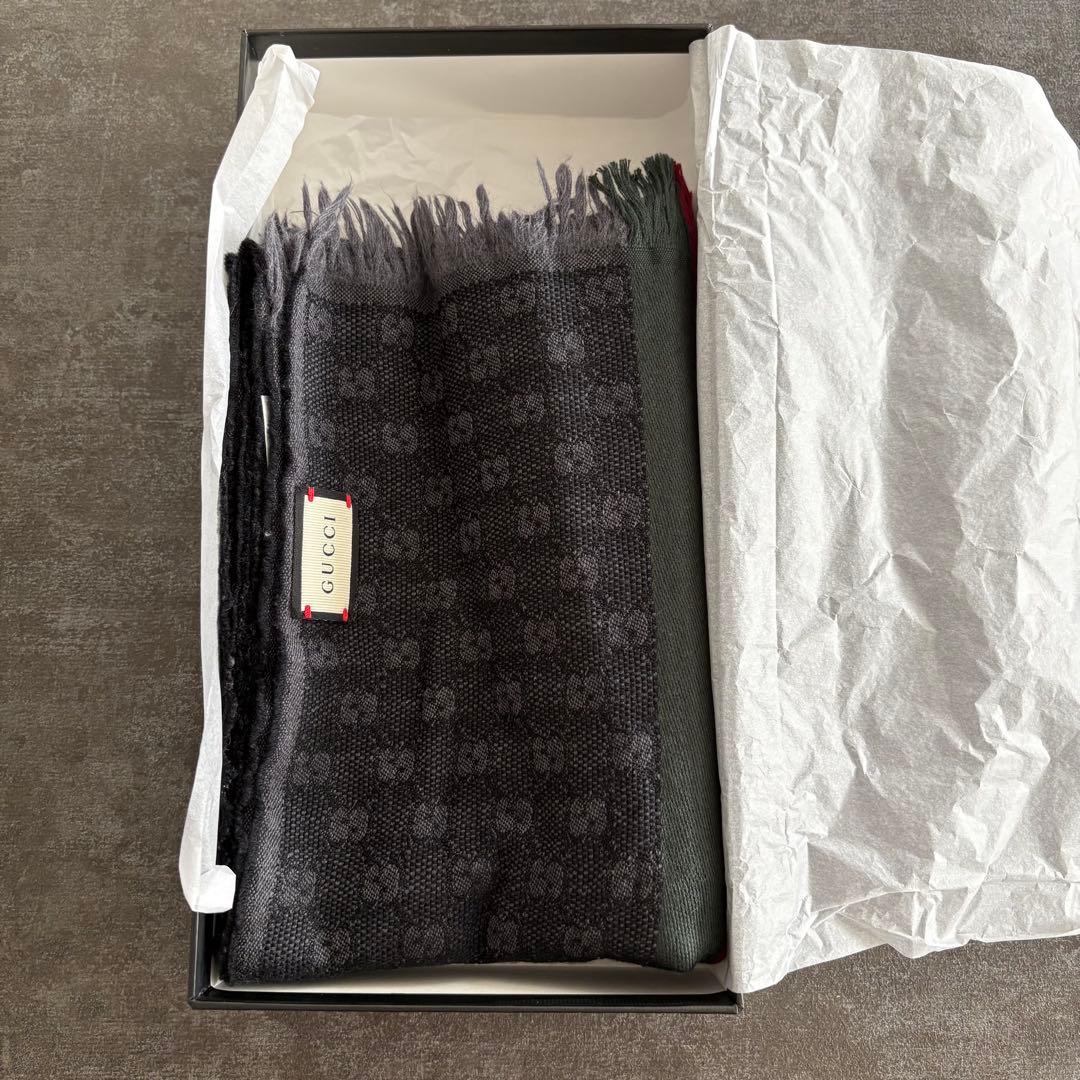 GUCCI グレー ストライプマフラー