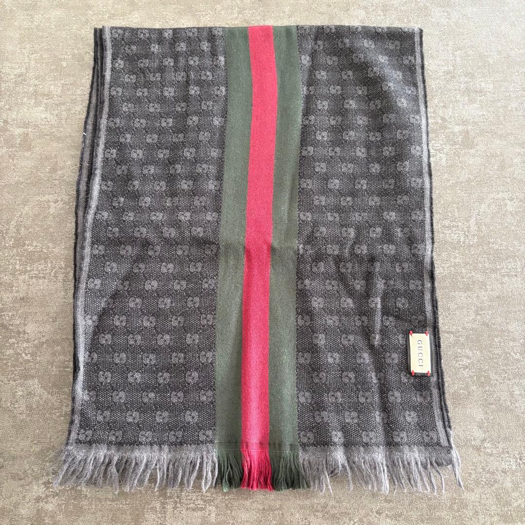 GUCCI グレー ストライプマフラー