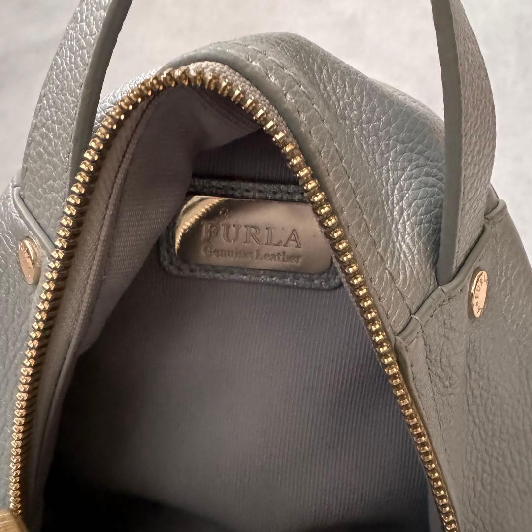 美品 FURLA フルラ フリーダ レザー ミニリュック シルバー