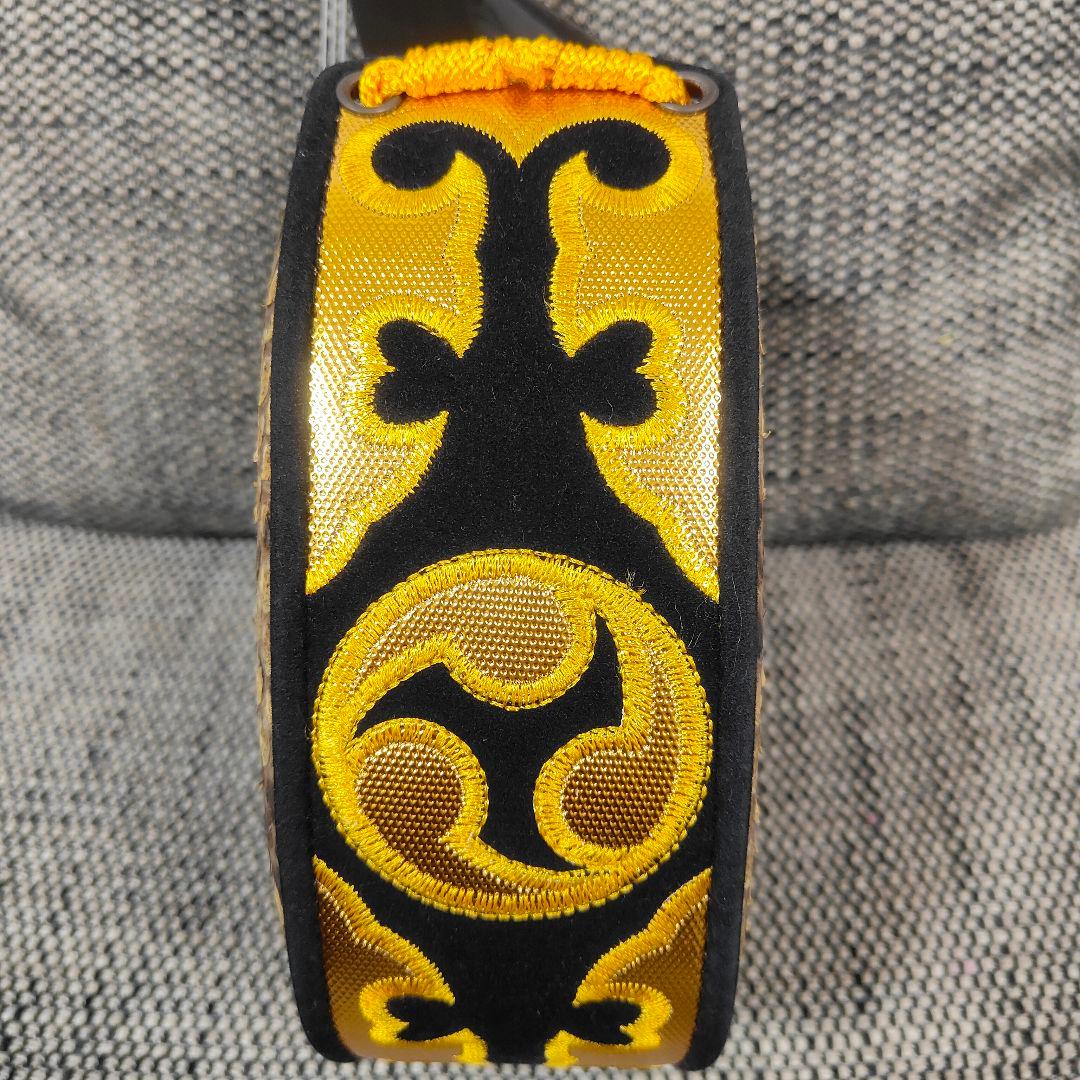 沖縄三線 本蛇革 沖縄音楽館 爪・ケース付き 黒金